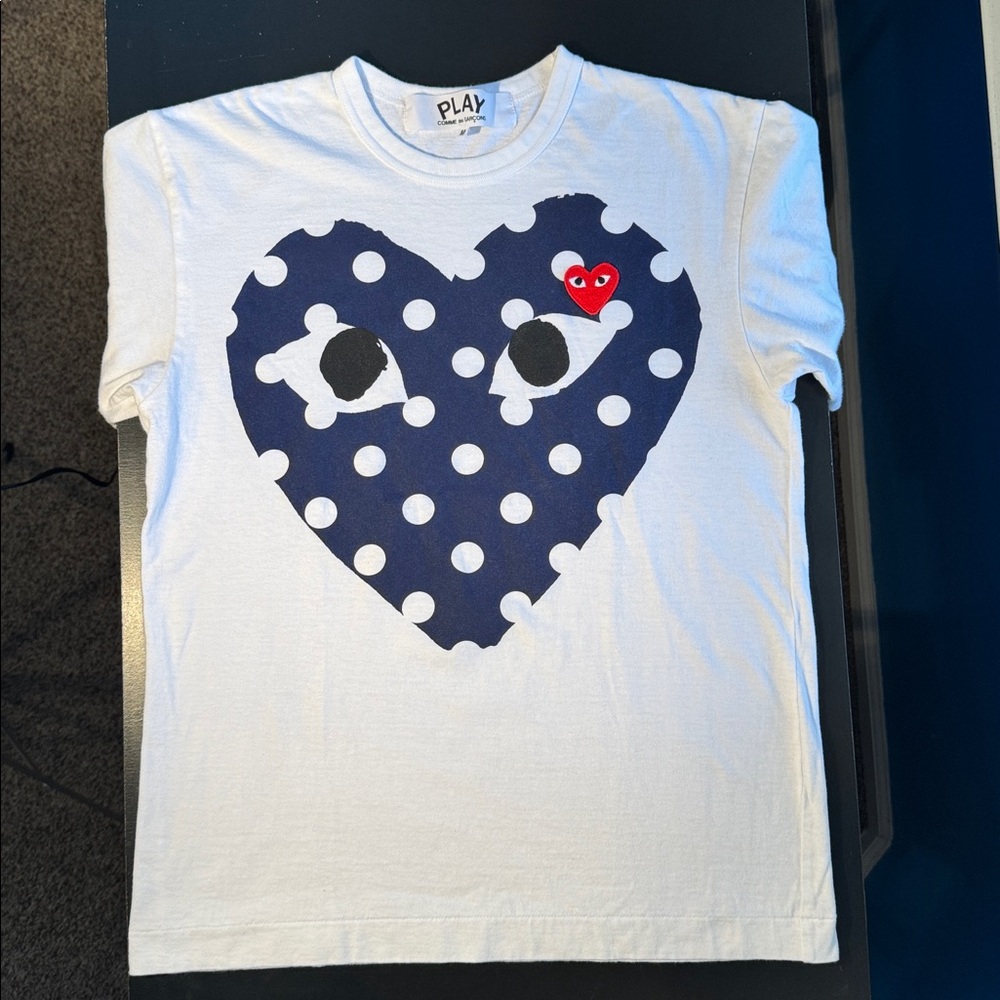 Comme des Garcons. PLAY. 
White Tee with Navy Polka Dot Heart - Picture 11 of 14